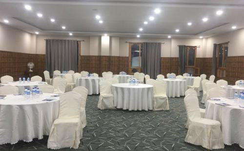 blue_poppy_hall